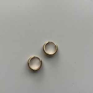 Small gold hoops